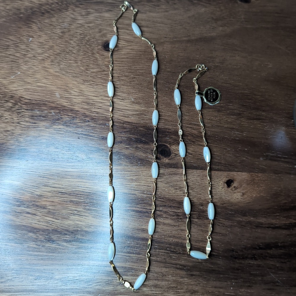 Vintage Gold Tone Genuine Mother of Pearl Station Necklace 22.5 Inch Bar Link